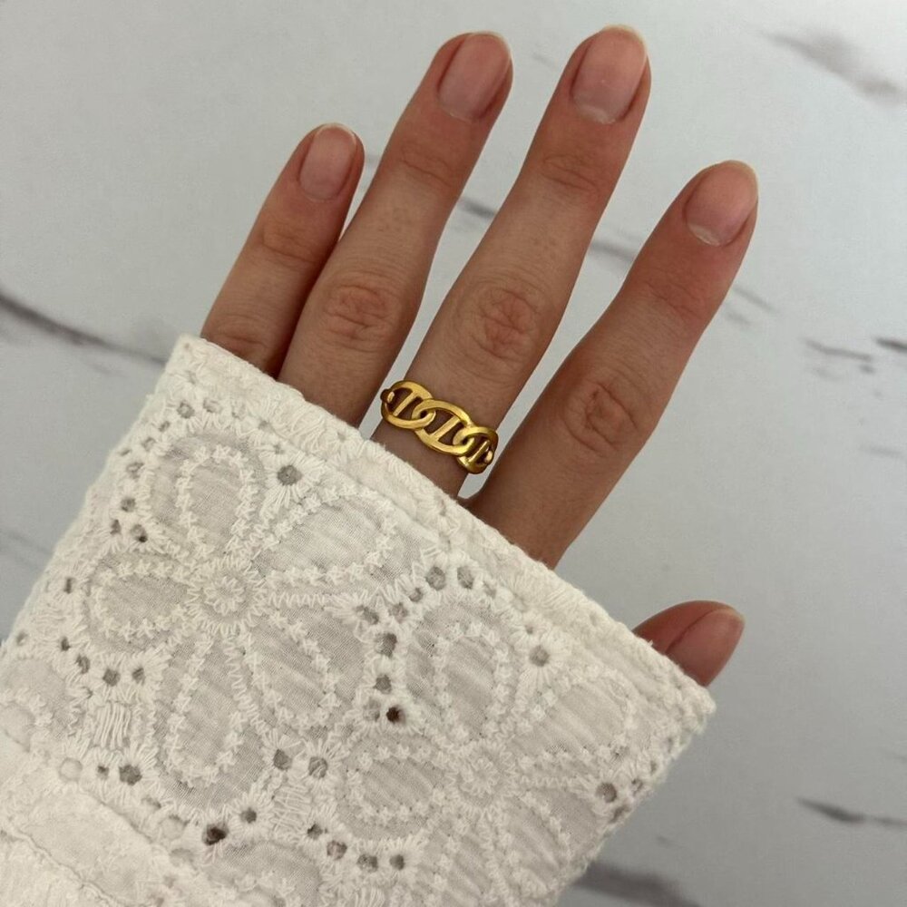 Sku0350 Retro Gold Chain Shape Women Fashion Ring Stainless steel + gift bag